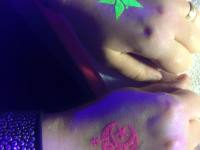 tattoo-tatouage-fluo-phospho-lumiere-noir-animation-soiree-evenement-mariage-alsace-bourgogne-phosphorescent-fluorescent-strasbourg-brillant-atelier